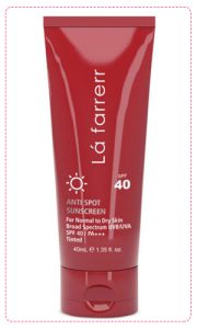 کرم ضد آفتاب و ضد لک رنگی SPF40 لافارر مناسب پوست خشک و معمولی